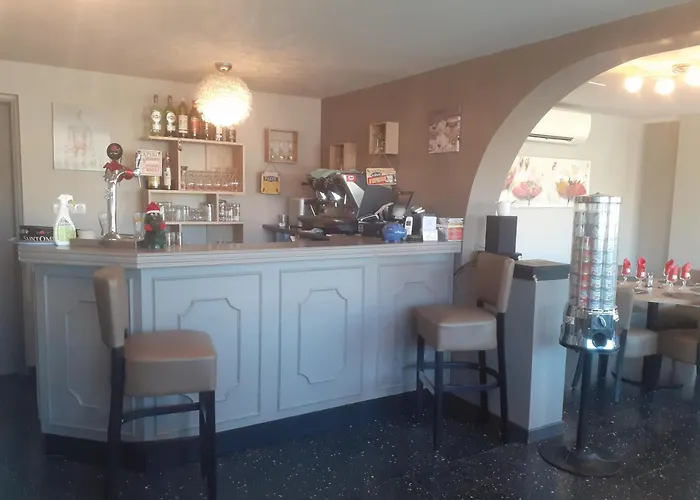 Chez Nous Hotel 3*